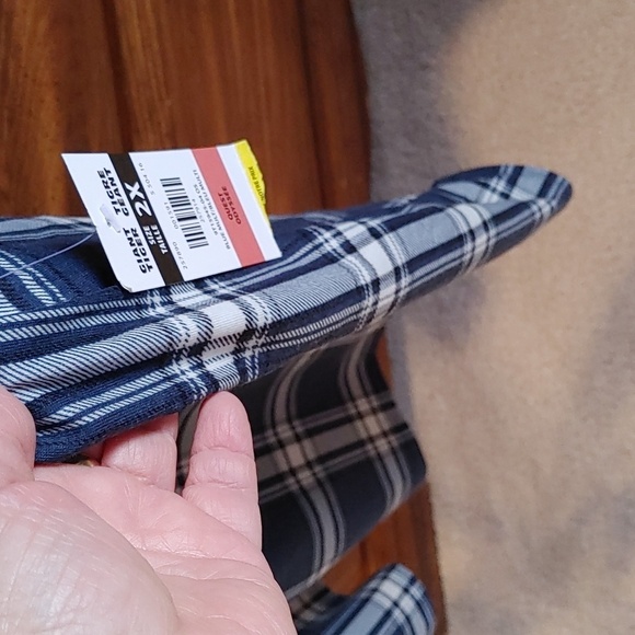 💚NWT WOMEN'S NAVY & WHITE PLAID TOP - Picture 6 of 8
